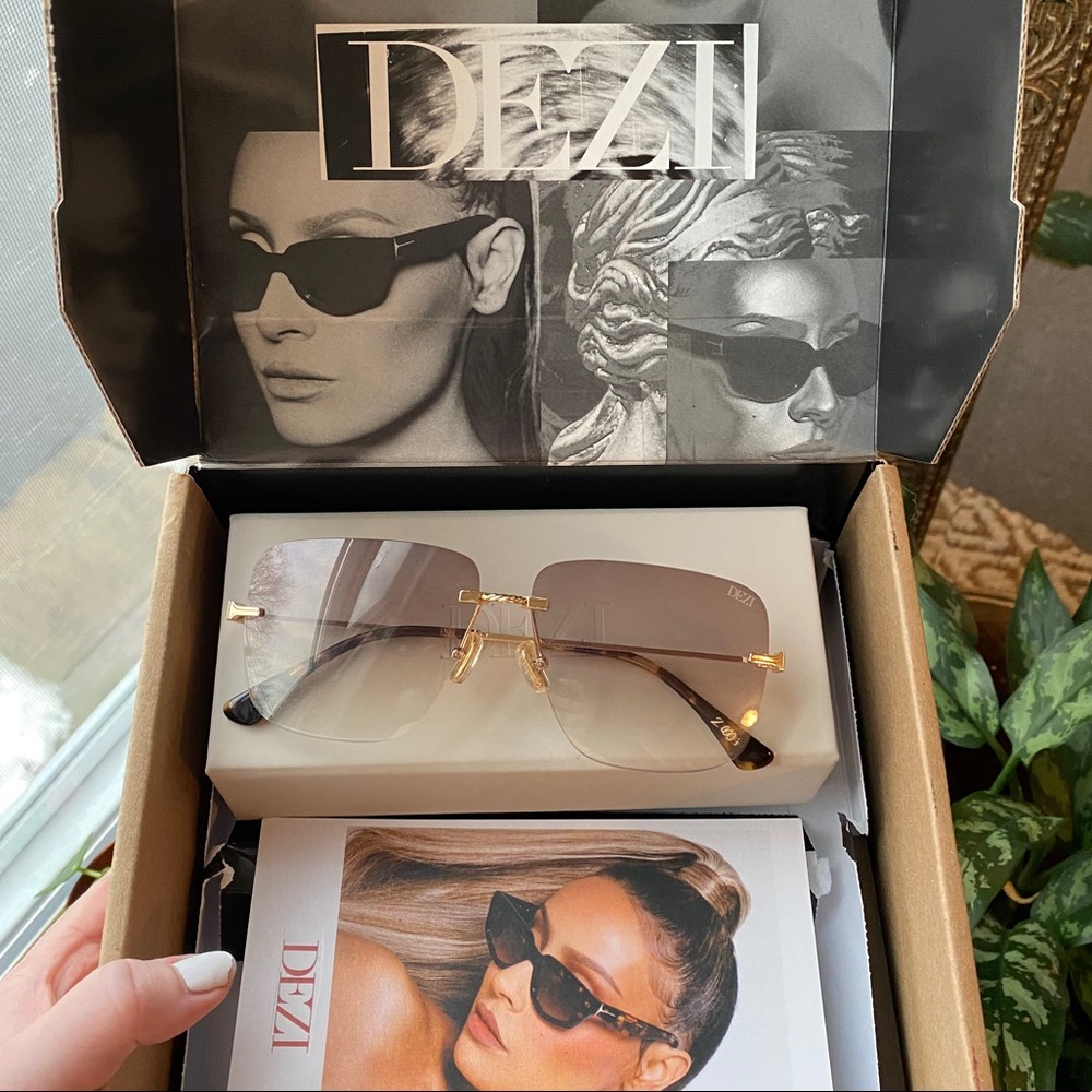 DEZI 2000s sunnies